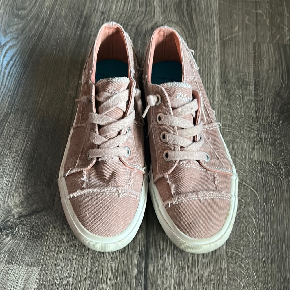 Blowfish size 8.5